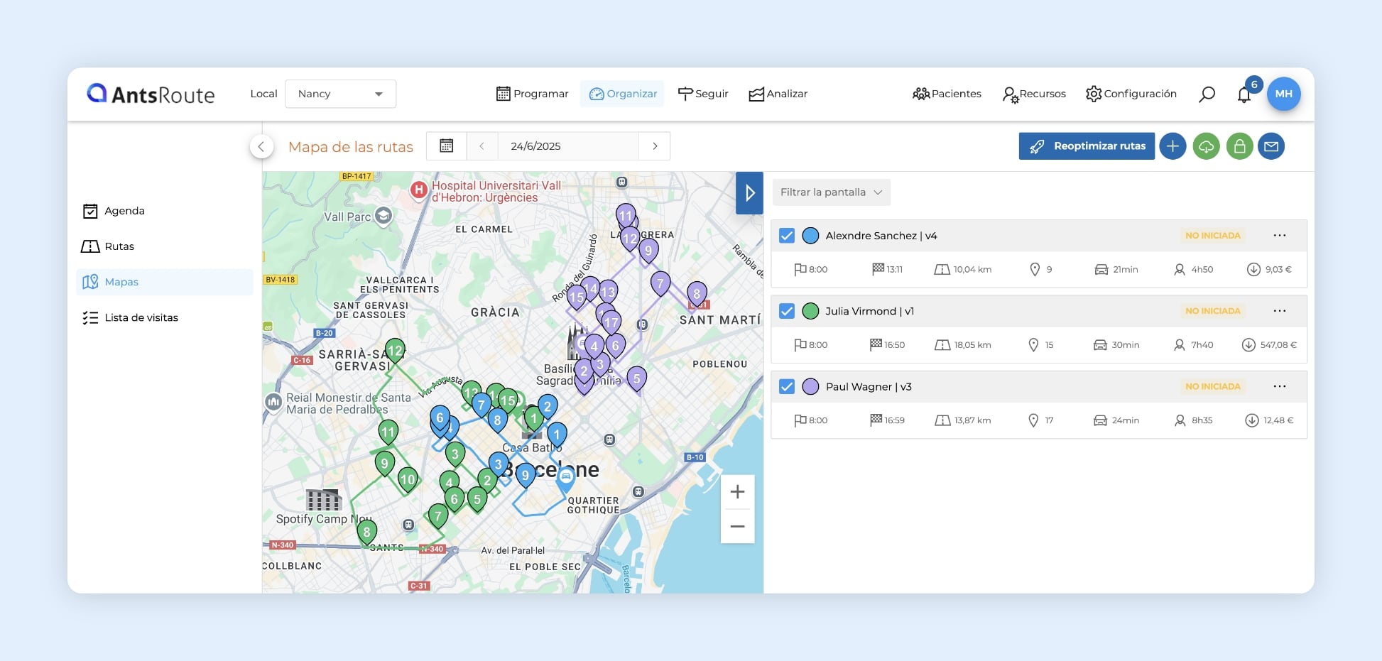 La interfaz del software AntsRoute mostrando los trayectos optimizados de 3 enfermeras a domicilio.