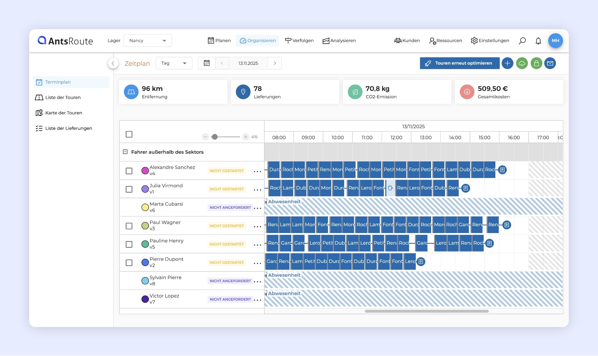 Bildschirm der Tourenplanungsoberfläche: Einsatzpläne von 7 Außenteams mit der Liste der anzufahrenden Stopps, inklusive Status und Uhrzeiten.