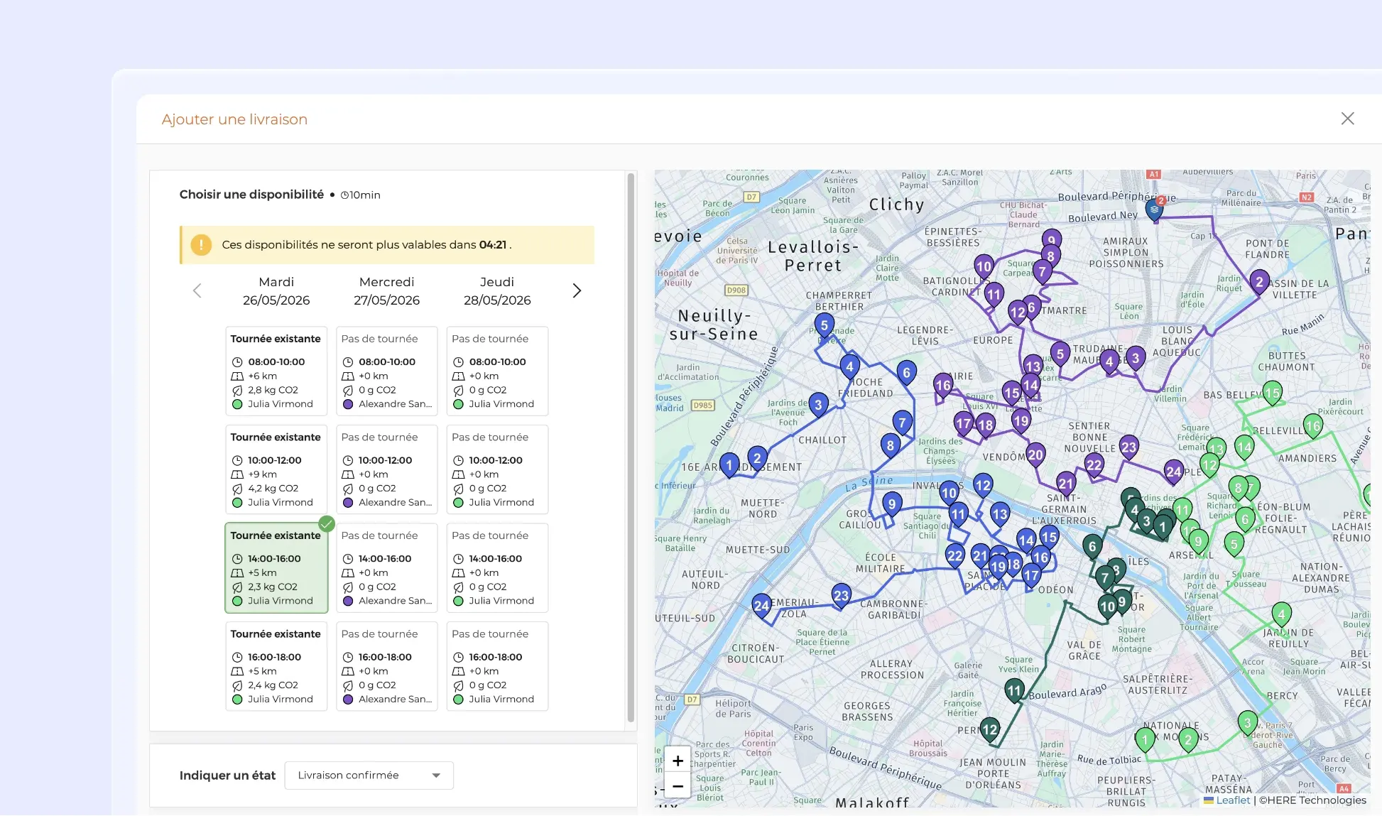 Interface AntsRoute affichant l’ajout d’une livraison avec recherche automatique de disponibilités, plusieurs créneaux proposés sur différents jours et une carte de tournées optimisées montrant les itinéraires et les arrêts des chauffeurs.