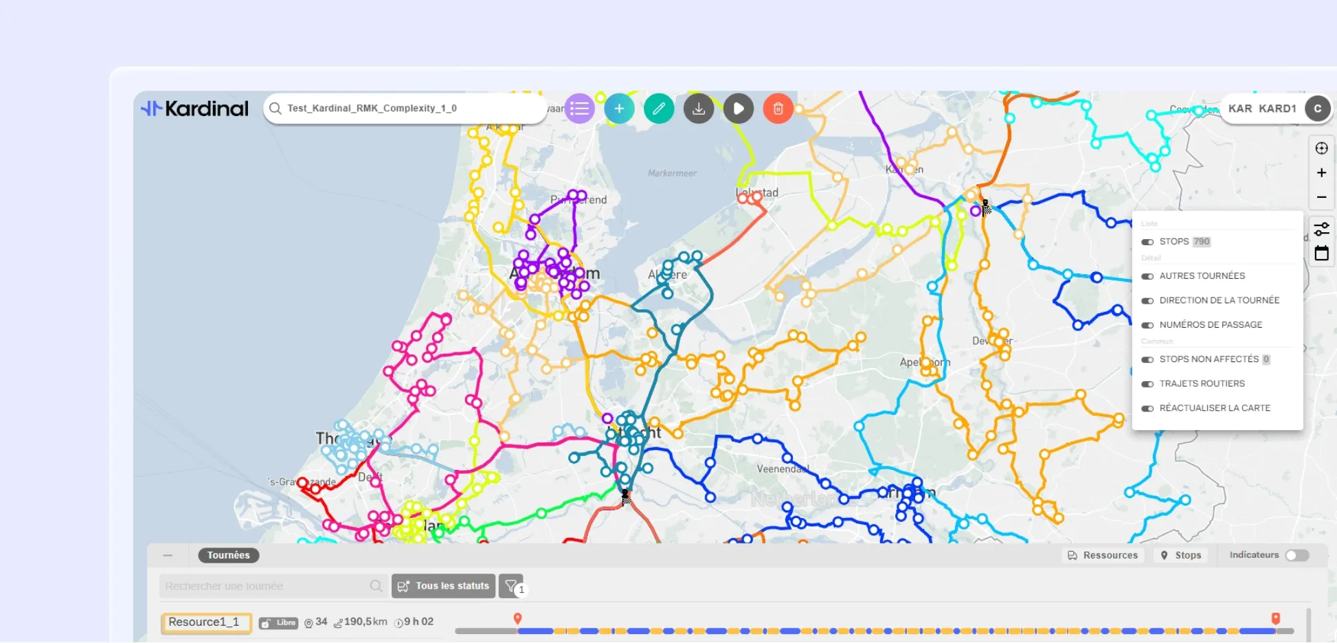 Interface cartographique du logiciel Kardinal affichant plusieurs tournées optimisées et colorées sur une carte géographique, avec visualisation des arrêts, trajets et itinéraires de livraison en temps réel.