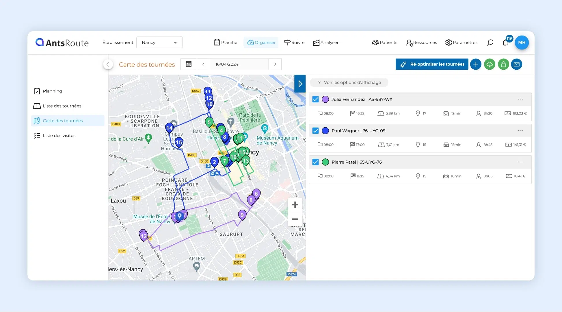L’interface AntsRoute montrant trois tournées de soins à domicile optimisées.