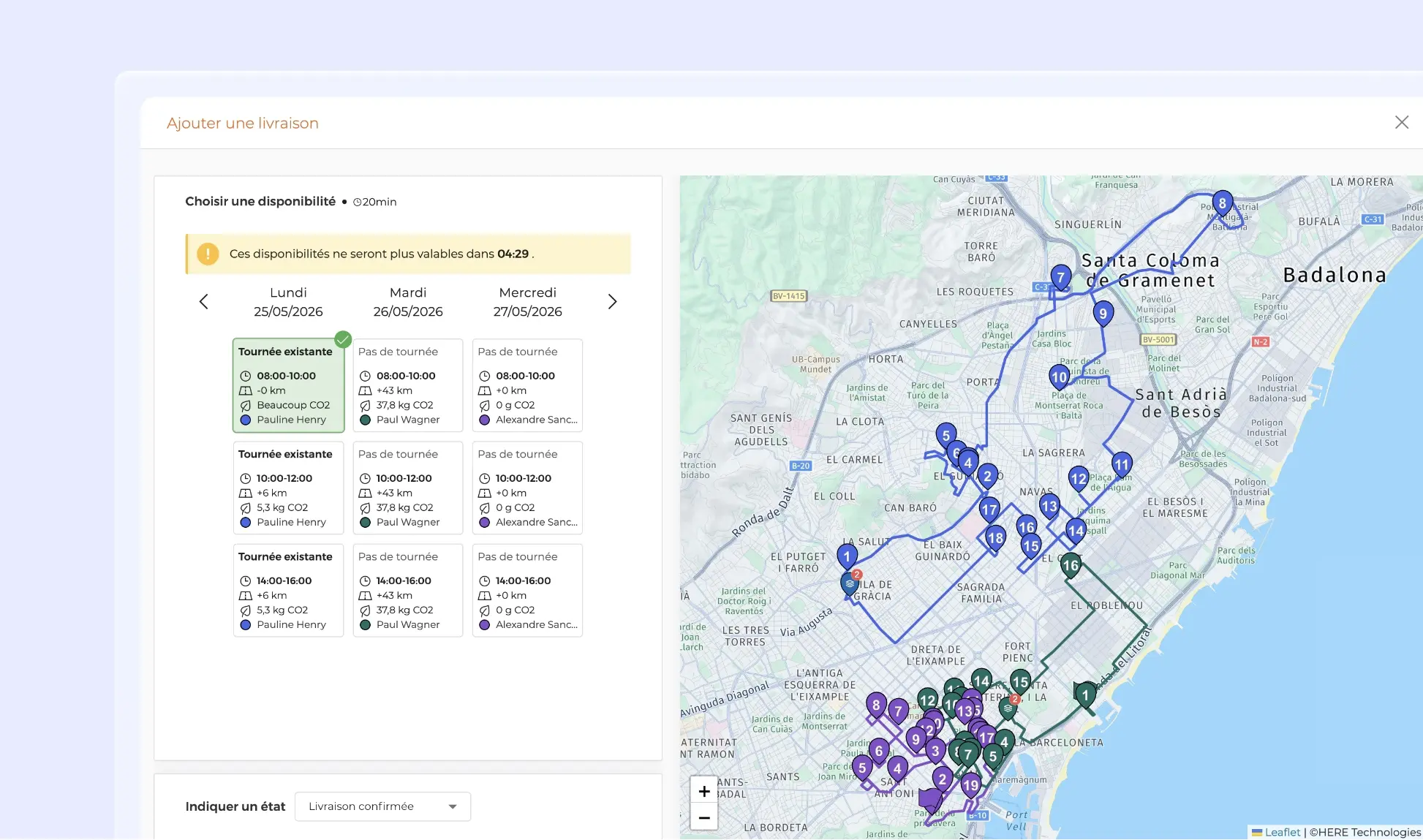 Capture d’écran de l’interface AntsRoute montrant l’ajout d’une livraison avec plusieurs créneaux de disponibilité proposés automatiquement, associés à des tournées existantes affichées sur une carte d’optimisation de tournées.