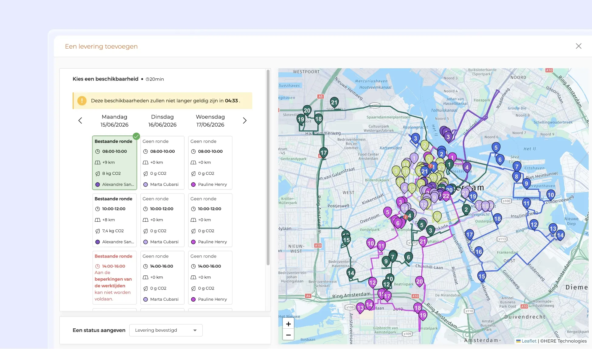 Schermafbeelding van de AntsRoute-interface waarop het toevoegen van een levering wordt getoond, met meerdere automatisch voorgestelde beschikbare tijdslots die gekoppeld zijn aan bestaande routes op een route-optimalisatiekaart.